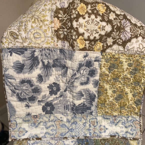 Pottery Barn Quilt - Picture 1 of 5